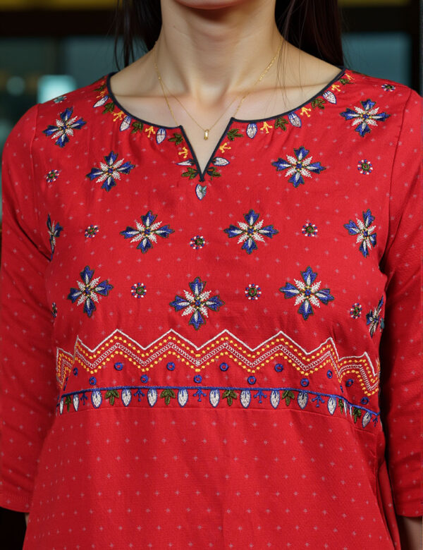 V-neck linen T-shirt - Image 5